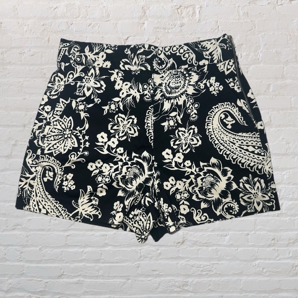 Zara Black & White Paisley Pattern Side Zip High Rise Shorts in Women’s Size SML